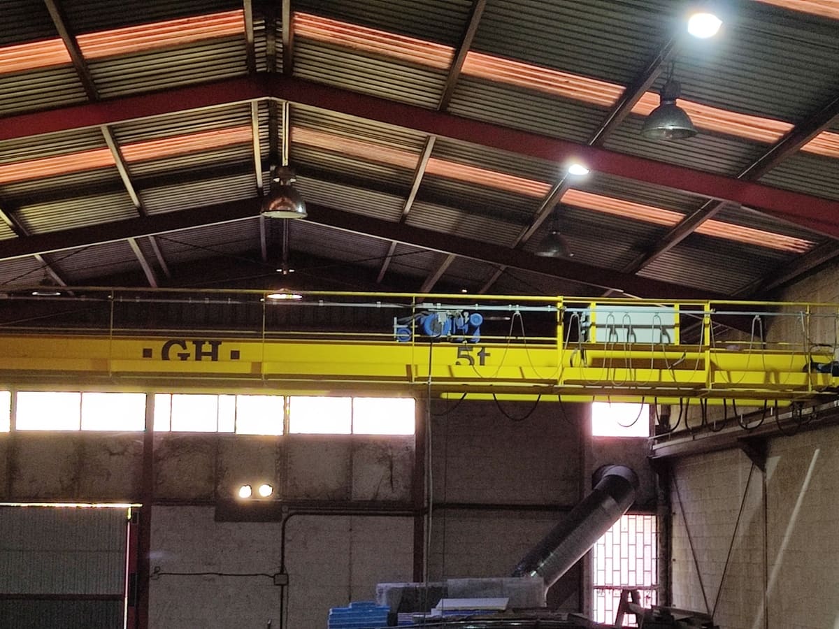 Puente grúa GH de 5 toneladas en instalaciones de Kronos SL, Bizkaia