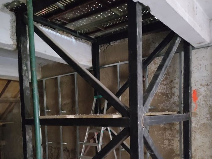 Estructura metálica de acero para refuerzo o ascensor en rehabilitación por Kronos SL